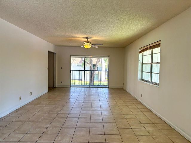 2915 SW 22nd Avenue 201, Delray Beach, FL 33445