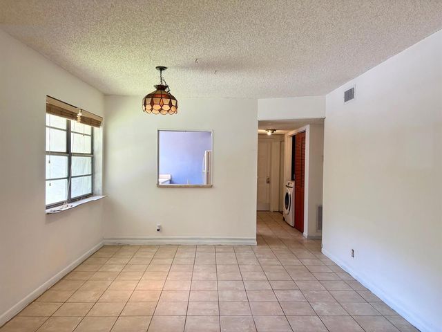2915 SW 22nd Avenue 201, Delray Beach, FL 33445