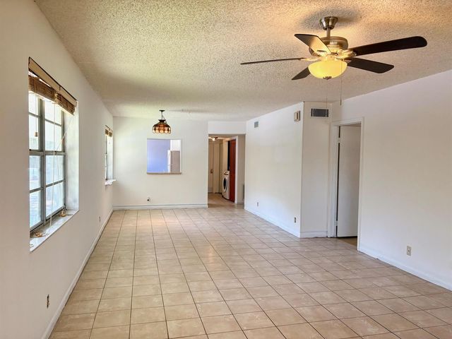 2915 SW 22nd Avenue 201, Delray Beach, FL 33445