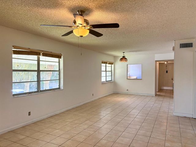 2915 SW 22nd Avenue 201, Delray Beach, FL 33445