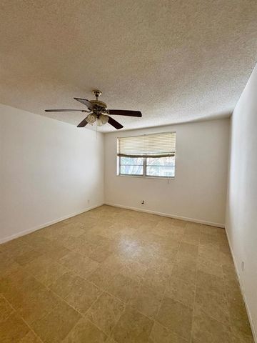 2915 SW 22nd Avenue 201, Delray Beach, FL 33445