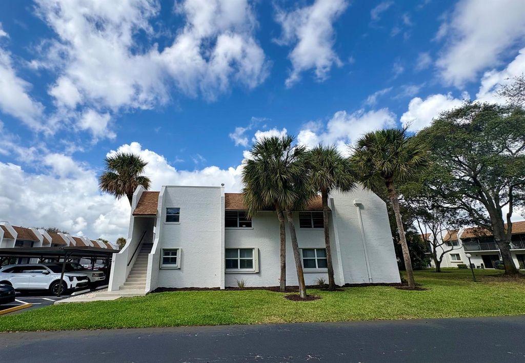 2915 SW 22nd Avenue 201, Delray Beach, FL 33445