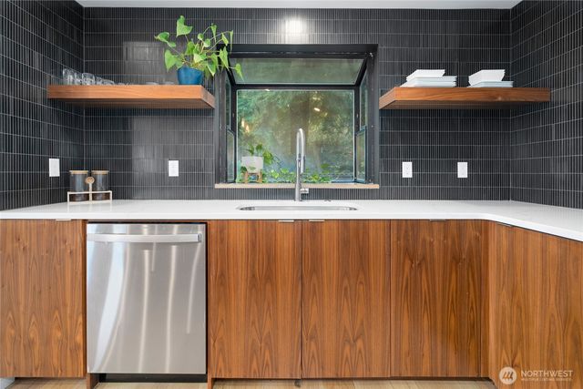 17628 252nd Avenue SE, Maple Valley, WA 98038