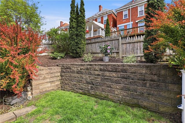 351 Woodruff St, Mt Washington, PA 15211