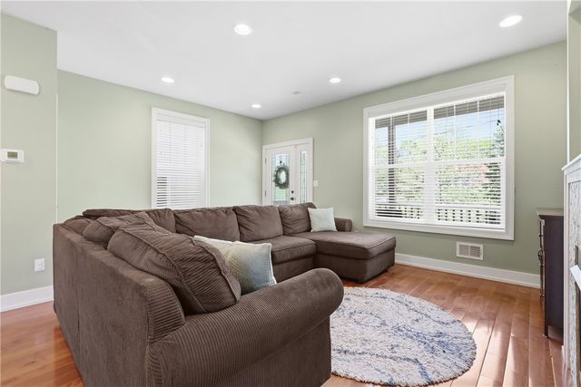 351 Woodruff St, Mt Washington, PA 15211