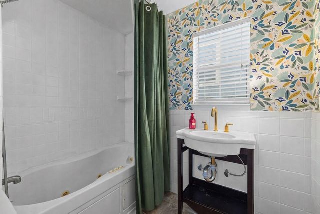 436 Pompano Street, Bayou Vista, TX 77563