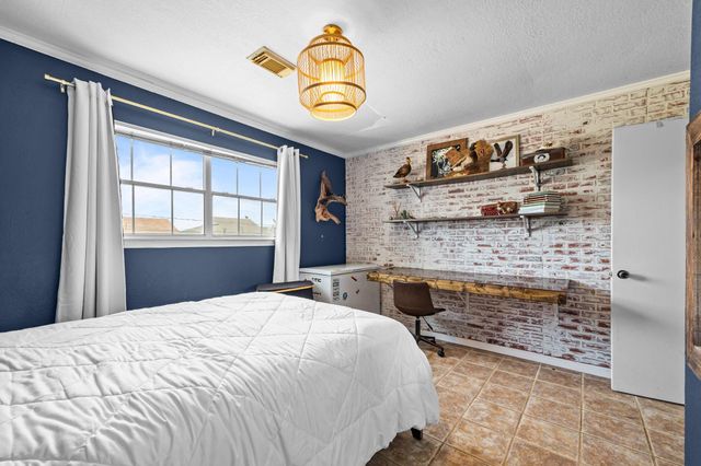 436 Pompano Street, Bayou Vista, TX 77563