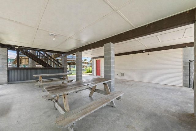 436 Pompano Street, Bayou Vista, TX 77563