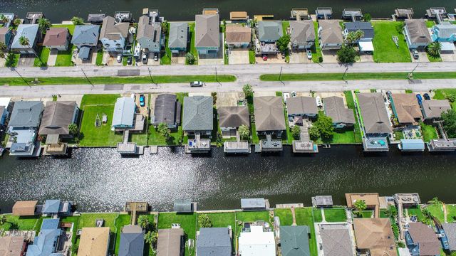 436 Pompano Street, Bayou Vista, TX 77563