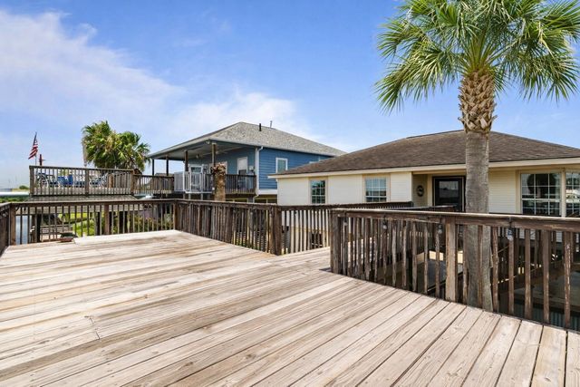 436 Pompano Street, Bayou Vista, TX 77563