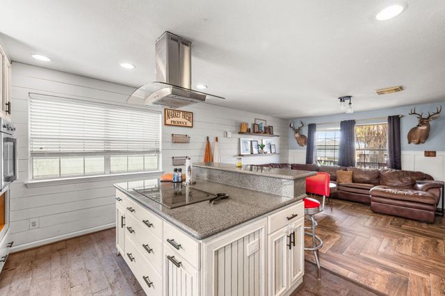 436 Pompano Street, Bayou Vista, TX 77563