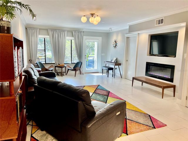 1 LAKE HOLLINGSWORTH DRIVE 1, Lakeland, FL 33803