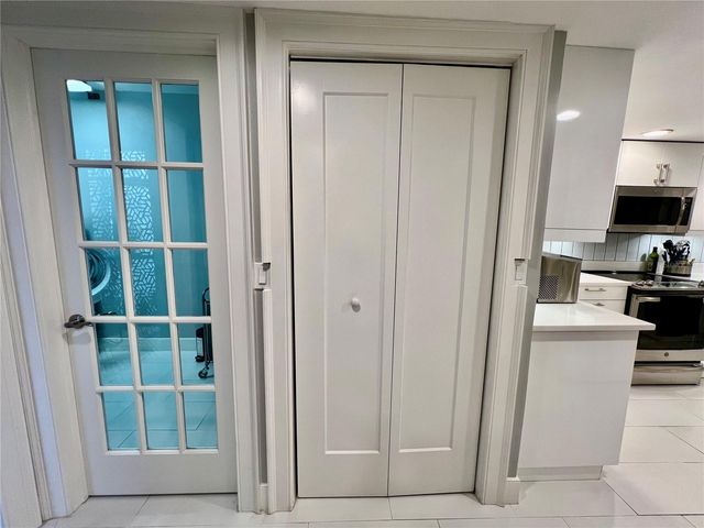 1 LAKE HOLLINGSWORTH DRIVE 1, Lakeland, FL 33803