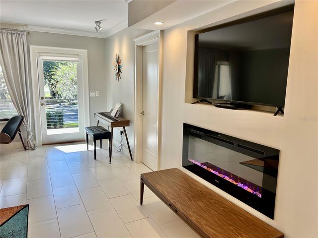 1 LAKE HOLLINGSWORTH DRIVE 1, Lakeland, FL 33803