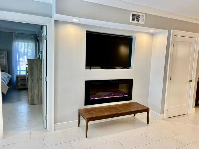 1 LAKE HOLLINGSWORTH DRIVE 1, Lakeland, FL 33803