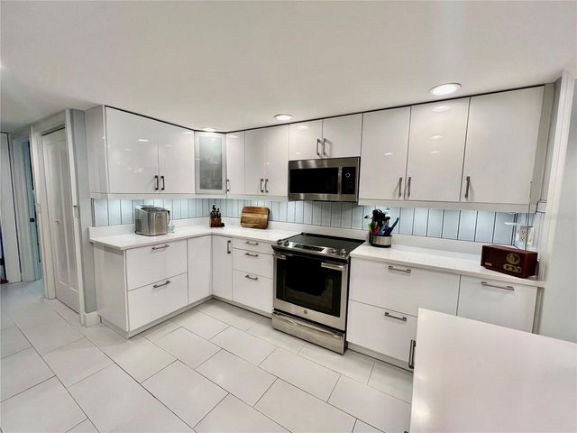 1 LAKE HOLLINGSWORTH DRIVE 1, Lakeland, FL 33803