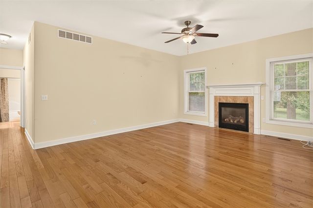 28 Kingsford Lane, Ogden, NY 14559