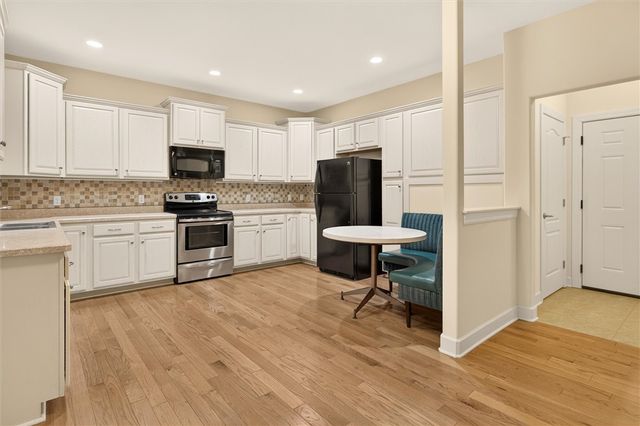 28 Kingsford Lane, Ogden, NY 14559