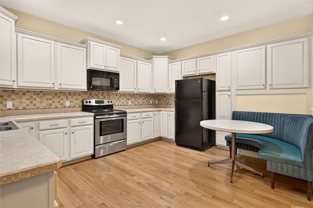 28 Kingsford Lane, Ogden, NY 14559