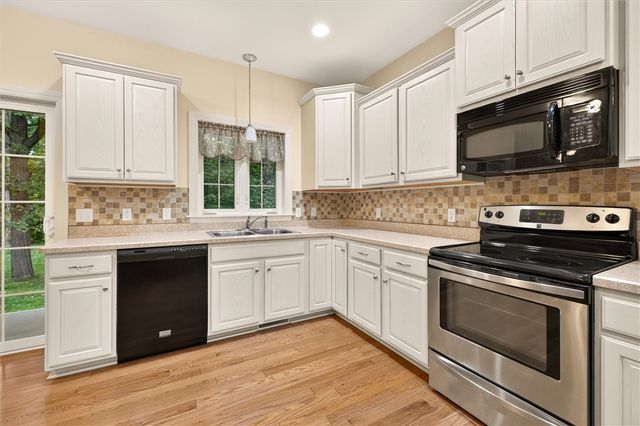 28 Kingsford Lane, Ogden, NY 14559