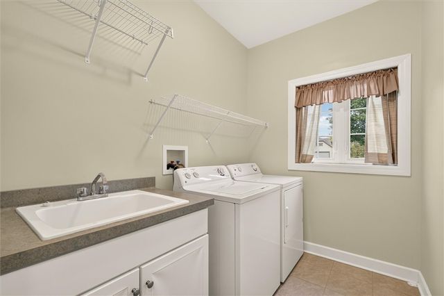 28 Kingsford Lane, Ogden, NY 14559