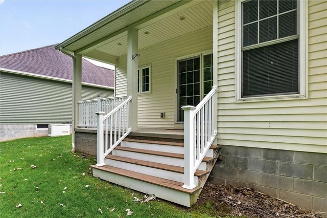 28 Kingsford Lane, Ogden, NY 14559