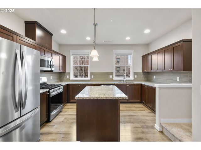 28668 Sw PARIS Ave, Wilsonville, OR 97070