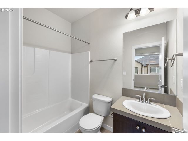 28668 Sw PARIS Ave, Wilsonville, OR 97070