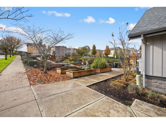 28668 Sw PARIS Ave, Wilsonville, OR 97070