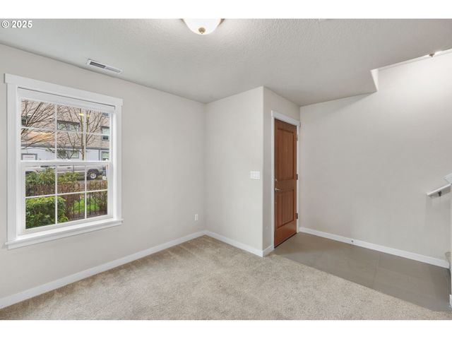 28668 Sw PARIS Ave, Wilsonville, OR 97070