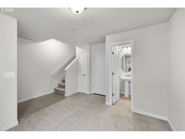 28668 Sw PARIS Ave, Wilsonville, OR 97070