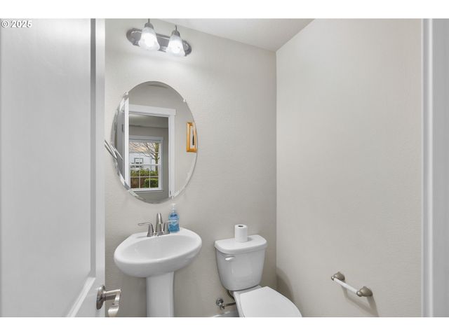 28668 Sw PARIS Ave, Wilsonville, OR 97070