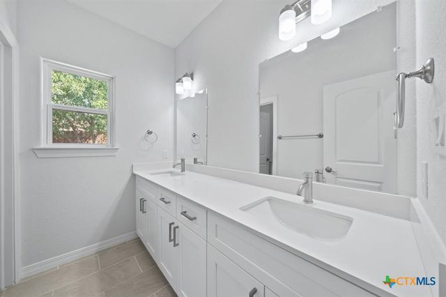 503 E 2nd Street, Elgin, TX 78621