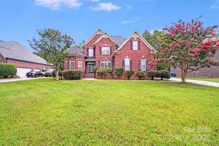2922 Phillips Fairway Drive, Charlotte, NC 28216