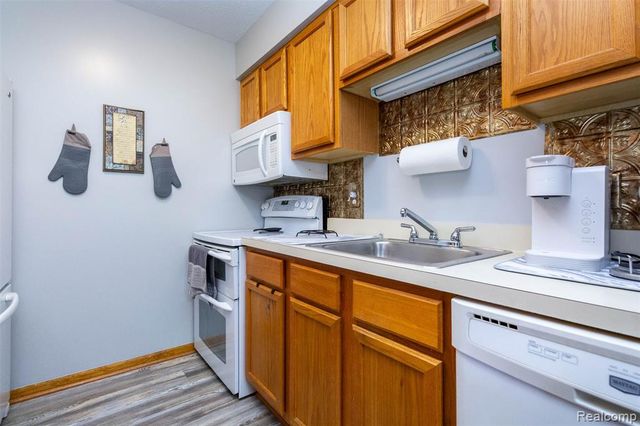 9747 Wildflower Court, Van Buren, MI 48111