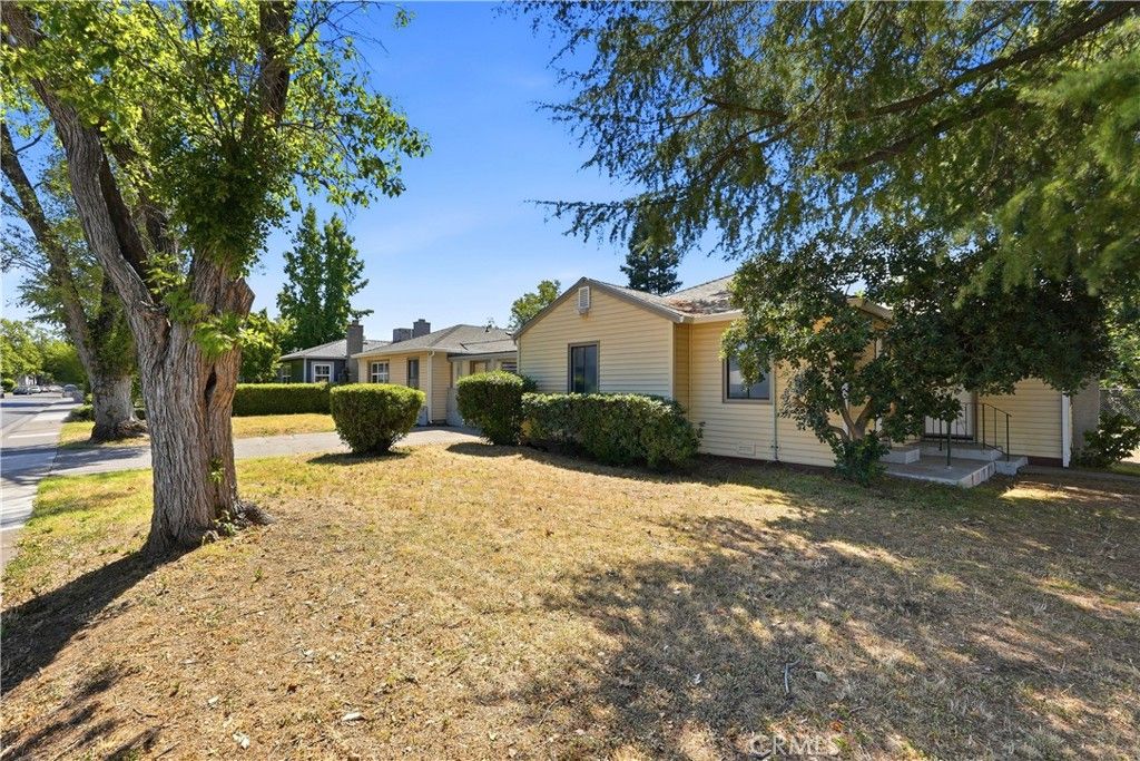 Image 1 of property listing at 1002 Lochbrae Rd, Sacramento, CA 95815