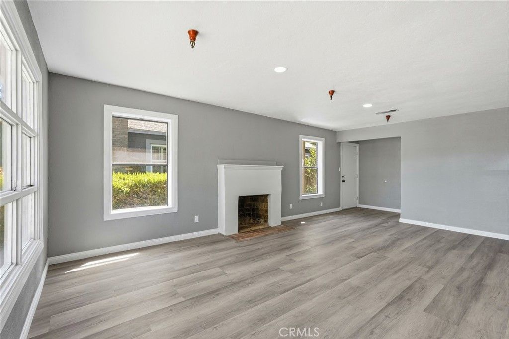 Image 4 of property listing at 1002 Lochbrae Rd, Sacramento, CA 95815