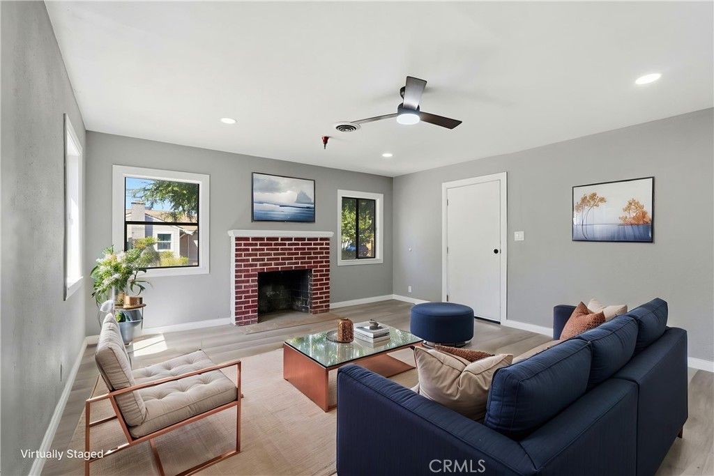 Image 5 of property listing at 1002 Lochbrae Rd, Sacramento, CA 95815