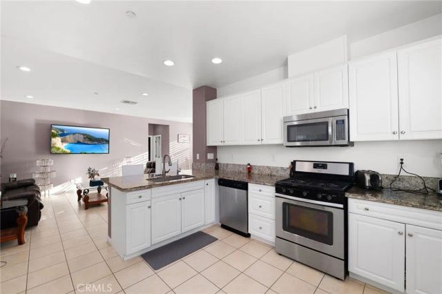 6064 Snapdragon, Eastvale, CA 92880