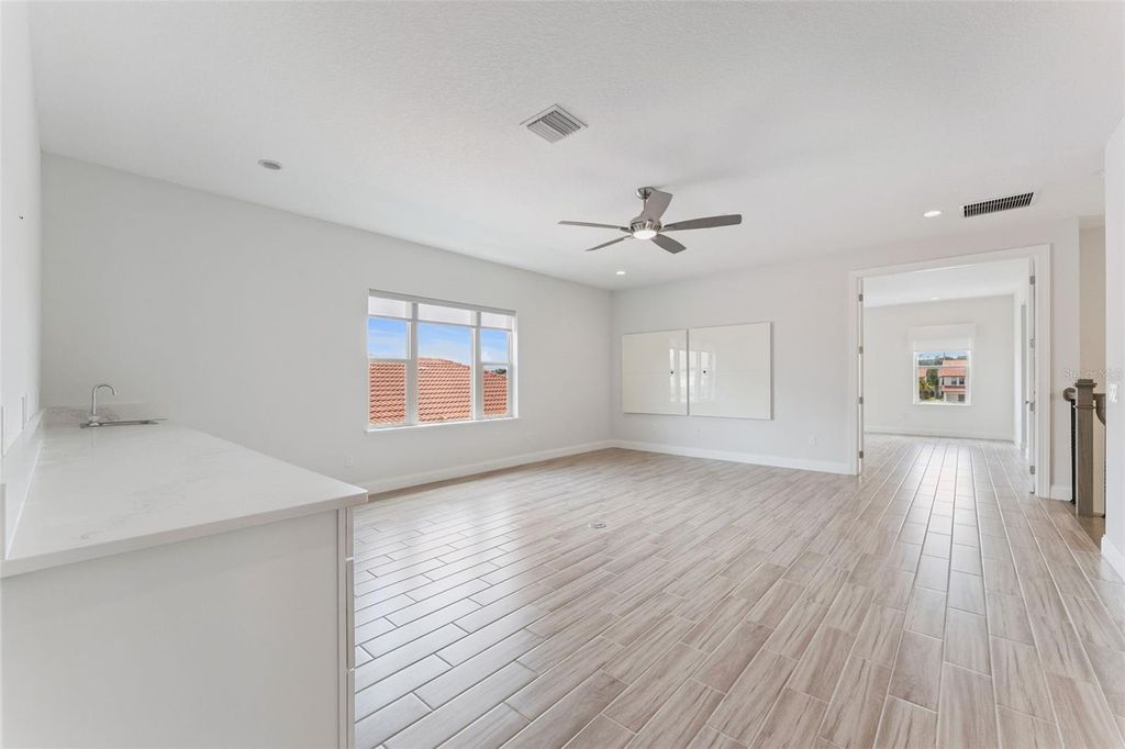 Image 13 of property listing at 10763 ROYAL CYPRESS WAY, Orlando, FL 32836