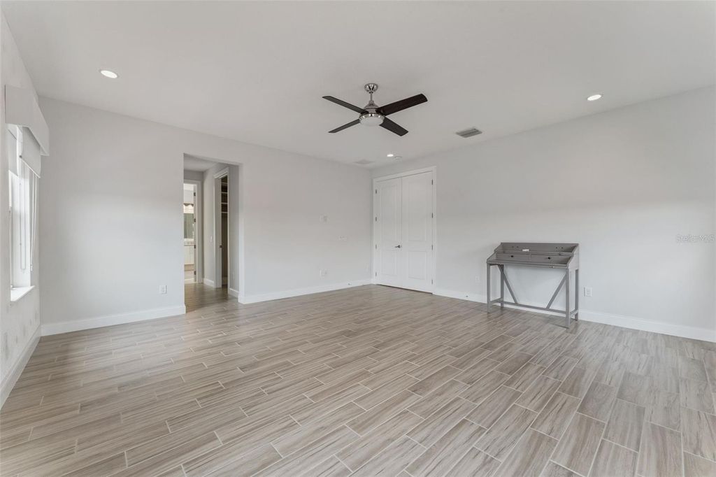 Image 15 of property listing at 10763 ROYAL CYPRESS WAY, Orlando, FL 32836