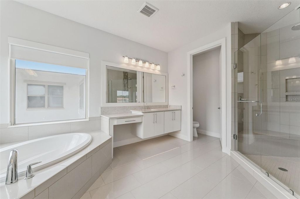 Image 18 of property listing at 10763 ROYAL CYPRESS WAY, Orlando, FL 32836