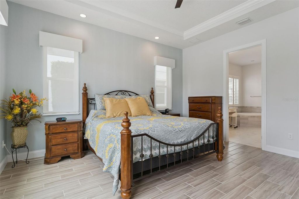 Image 20 of property listing at 10763 ROYAL CYPRESS WAY, Orlando, FL 32836