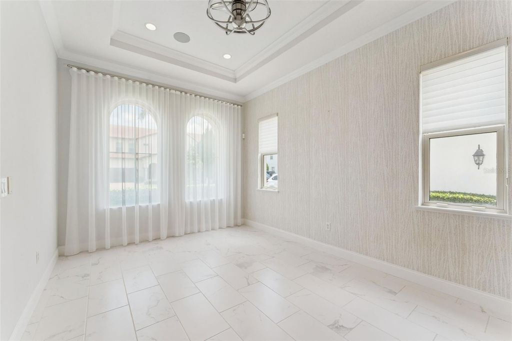 Image 5 of property listing at 10763 ROYAL CYPRESS WAY, Orlando, FL 32836