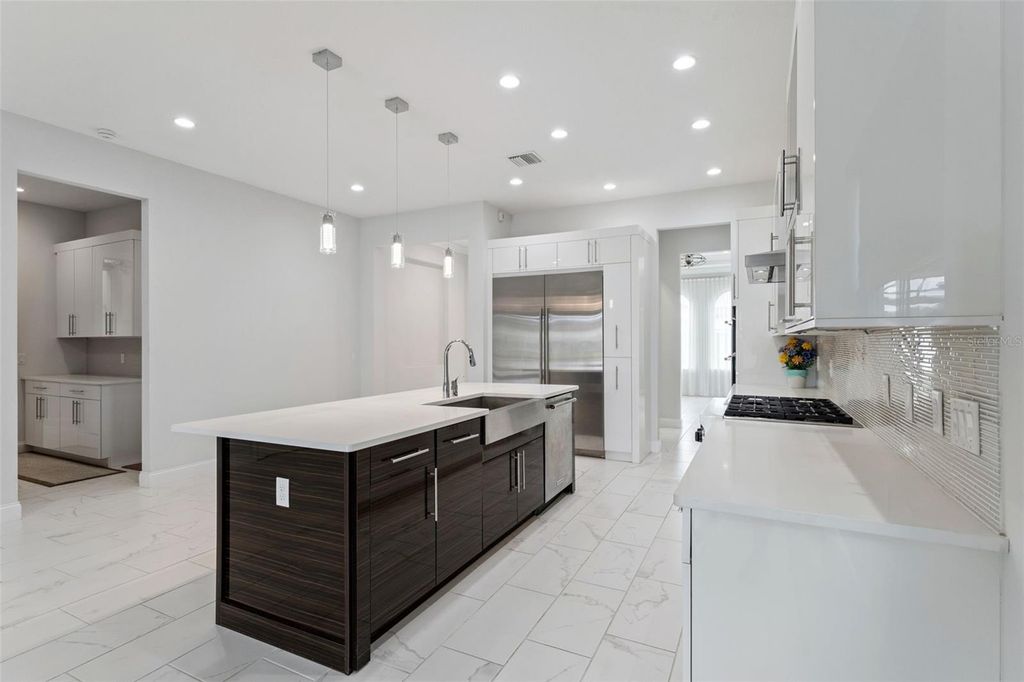 Image 8 of property listing at 10763 ROYAL CYPRESS WAY, Orlando, FL 32836