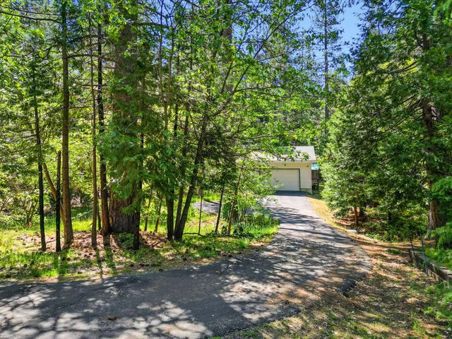 2641 Pine Dr, Arnold, CA 95223