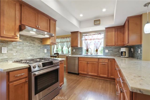 925 Maryhurst Drive, Claremont, CA 91711