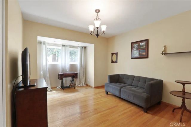 925 Maryhurst Drive, Claremont, CA 91711