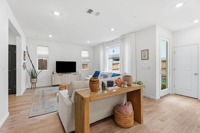 6672 E Washington Avenue, Fresno, CA 93727