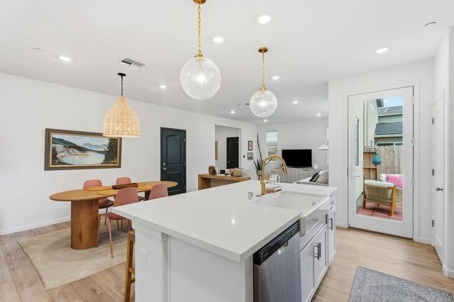 6672 E Washington Avenue, Fresno, CA 93727